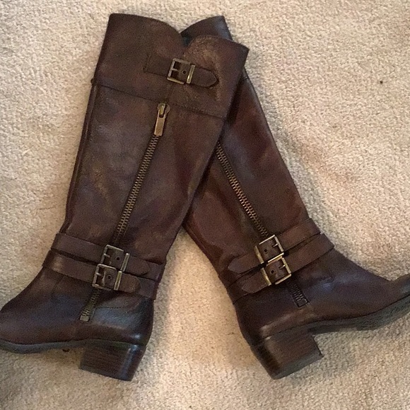 Brown boots. Outside zipper is just for show.
